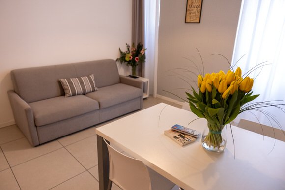 Zona pranzo dell'appartamento con due camere da letto