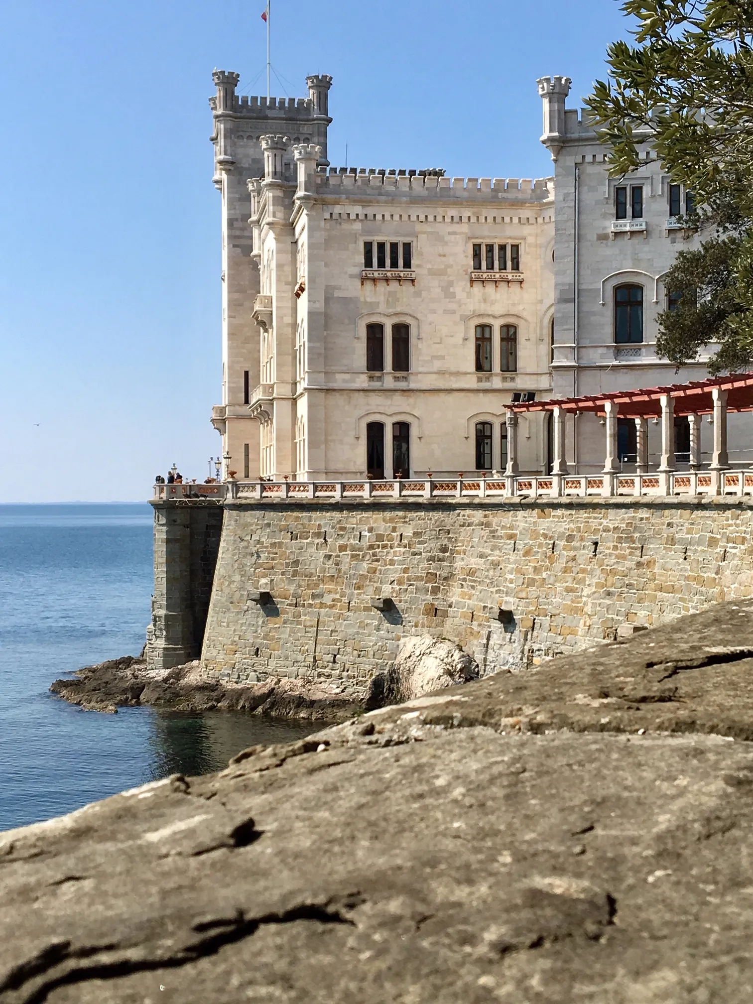 Castello di Miramare sul mare